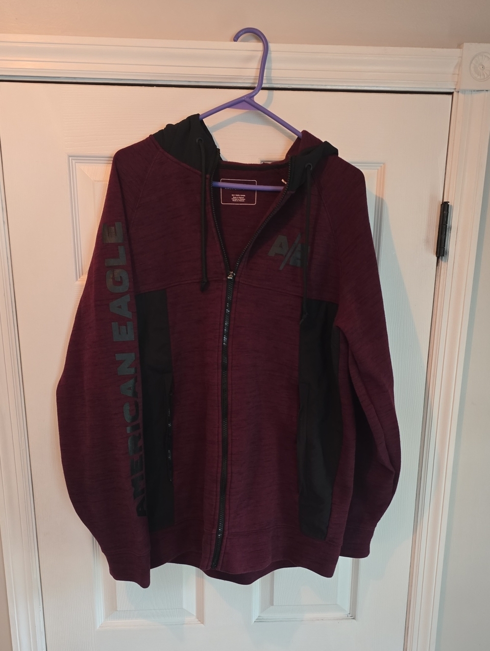 American Eagle Men's Maroon Zip Hoodie with Black Trim